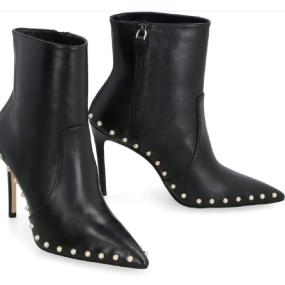 STUART WEITZMAN STUART PEARL 
100 ZIP BOOTIE Size 39